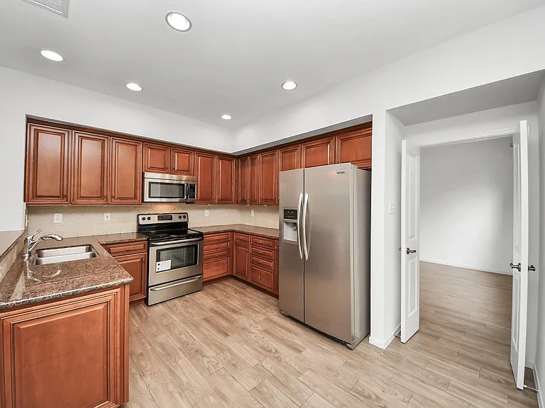 103 E Lakeridge Dr — Photo 15