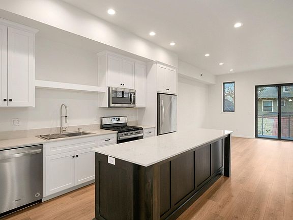 Huge island / Quartz