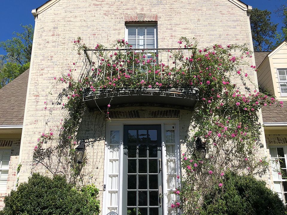 2nd image of 24 Woodhill Rd