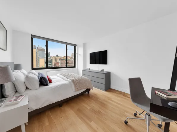 1438 Third Avenue image 5 of 12