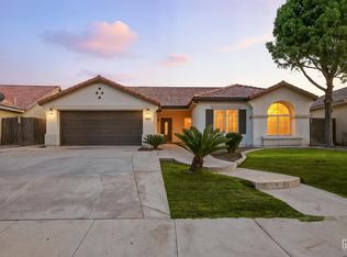 11211 Vista Del Luna Dr, Bakersfield, CA 93311
