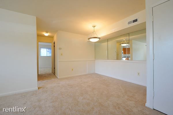 2014-01-17_Montrose Apartments-018