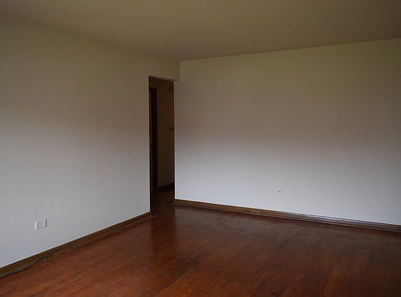5th image of 5612 W 88th St