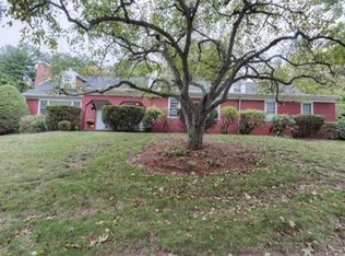 16 Hilltop Cir, Worcester, MA 01609