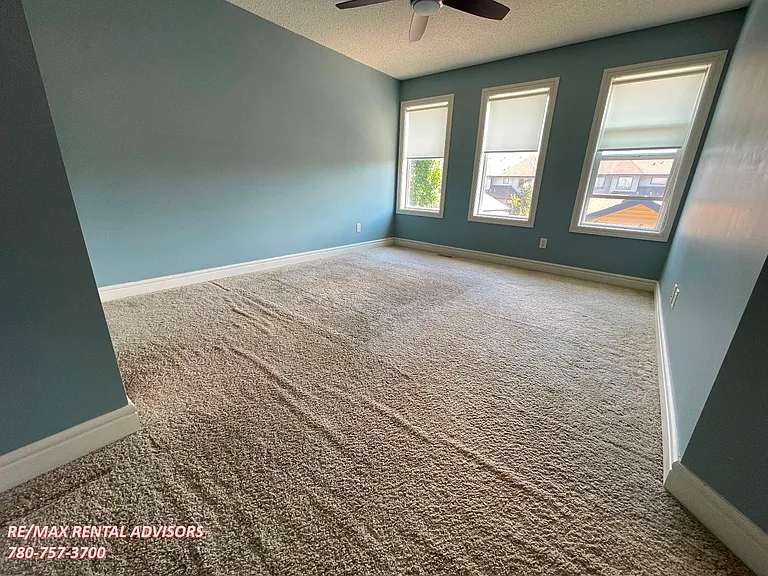 2429 Austin Cres SW — Photo 13