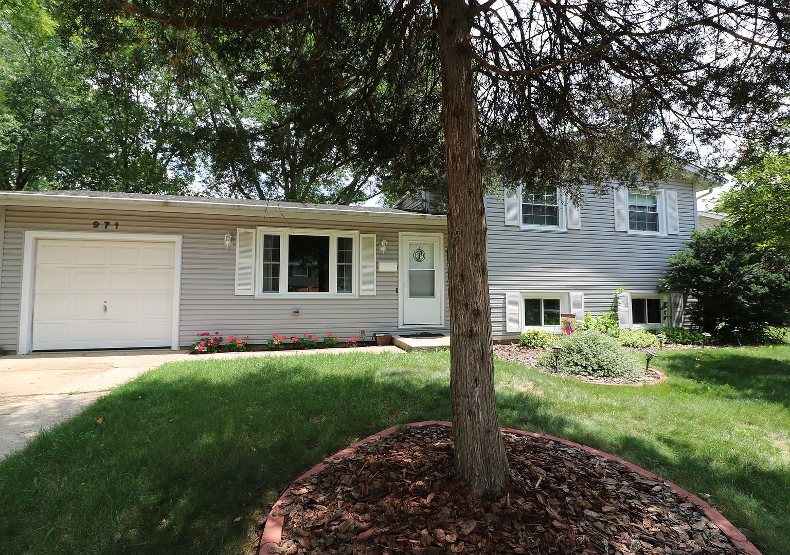 971 Sheffield Dr, Crystal Lake, IL 60014 Zillow