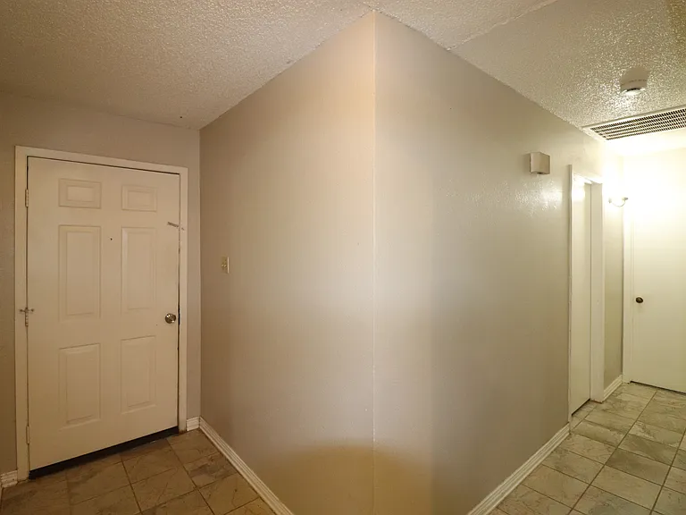 7340 Folkstone Dr — Photo 10