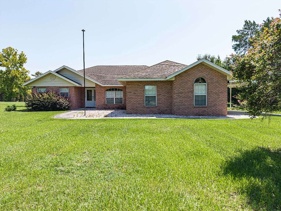 1st image of 407 NW Indian Pond Ct