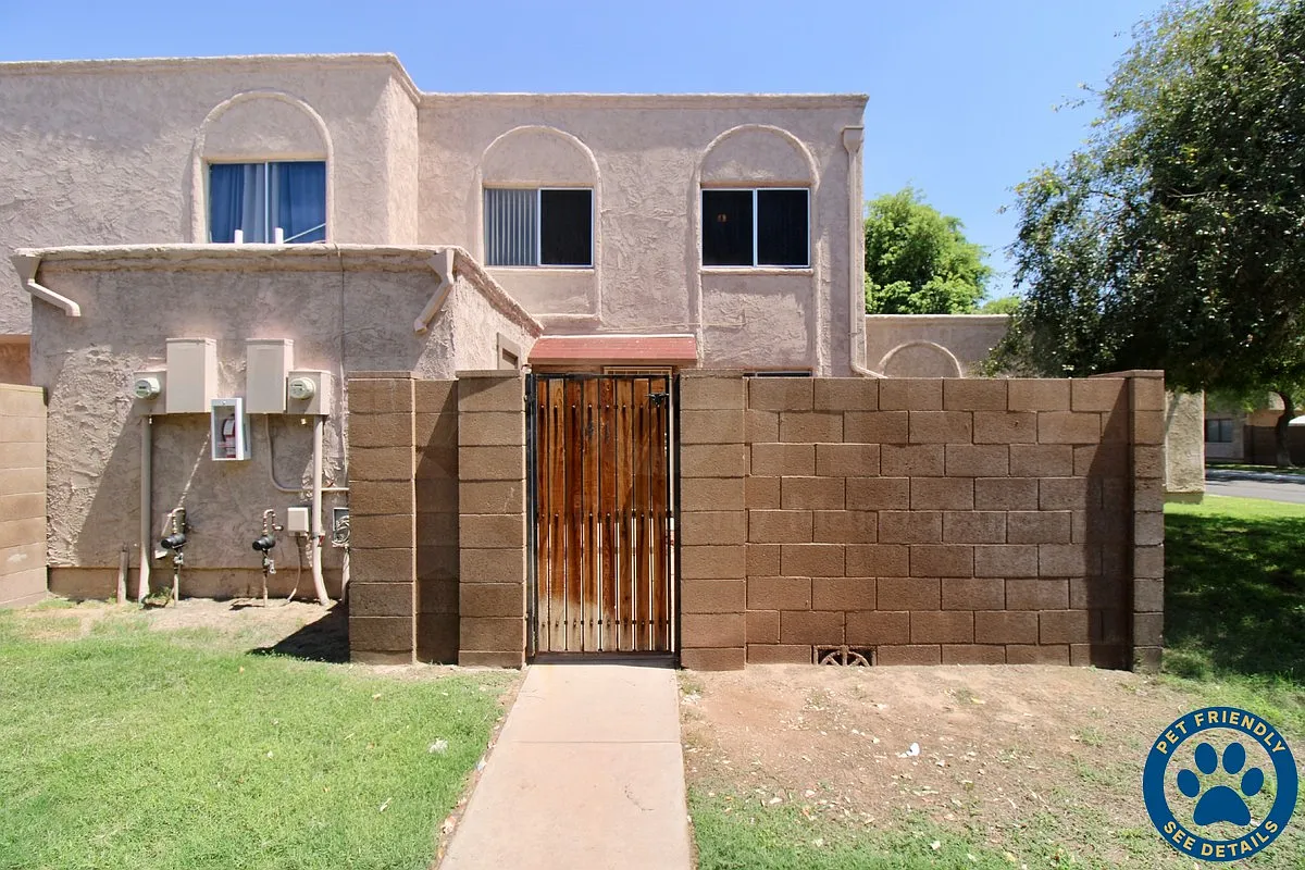 2 bed, 1.0 bath, 902 sqft, $1,400 — Photo 1