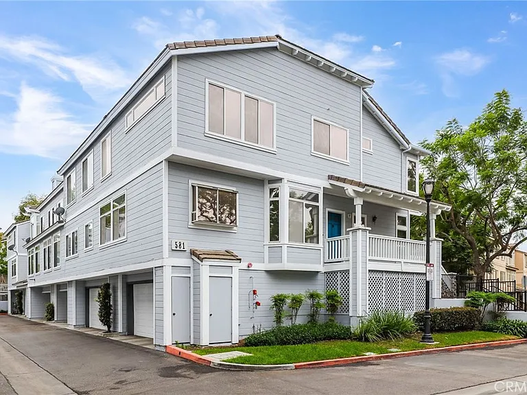 581 N Pageant Dr — Photo 1