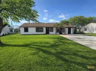 105 Massanet St, Port Lavaca, TX 77979