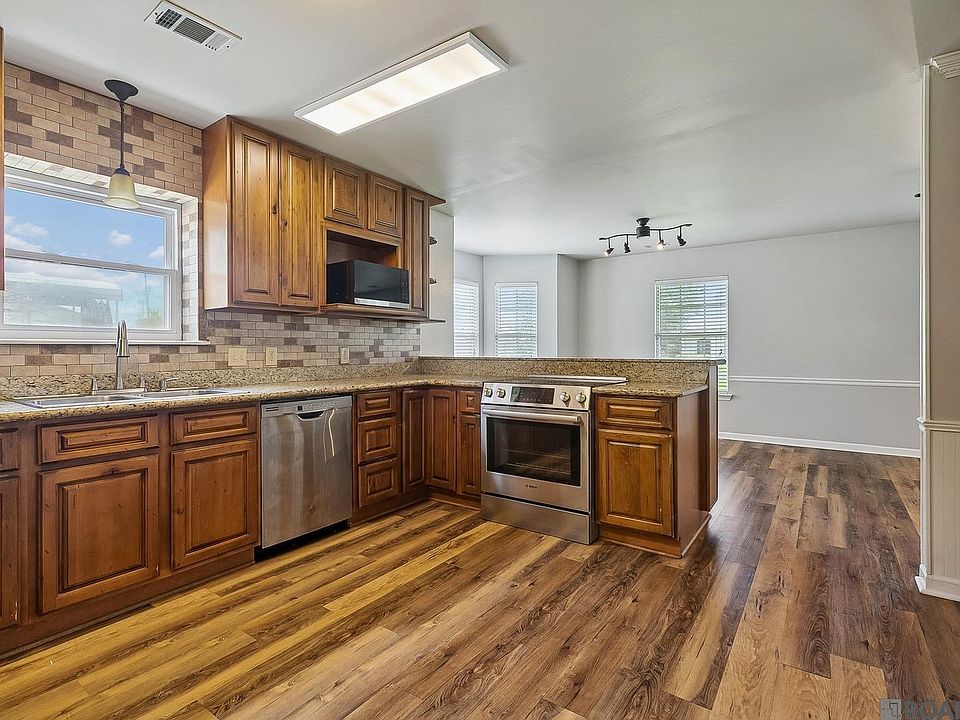 1st image of 32324 Carolyn Dr