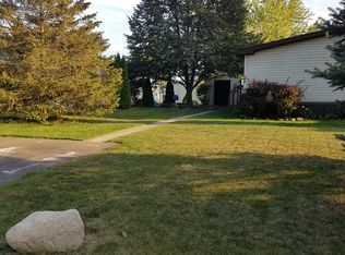 108 Fawn Dr, Whitmore Lake, MI 48189