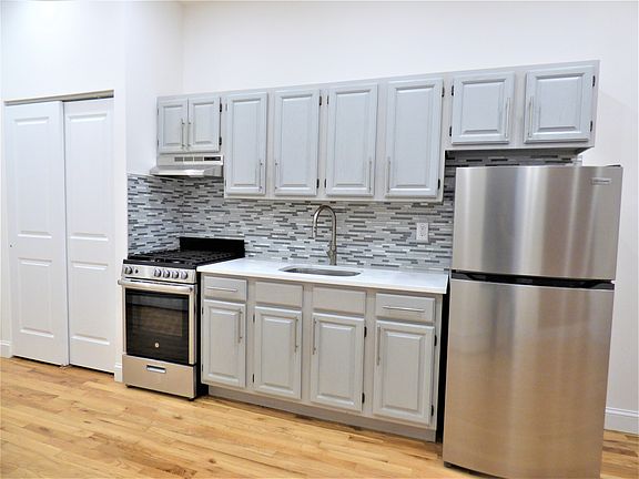 4th image of 226 E 85th St APT 3B