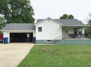 725 S 4th St, Hoopeston, IL 60942