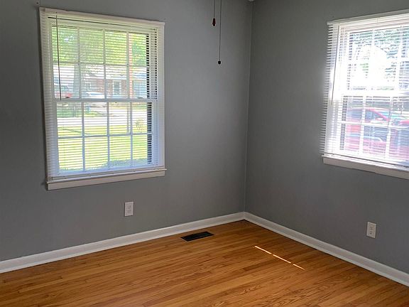3rd image of 304 Sharon St