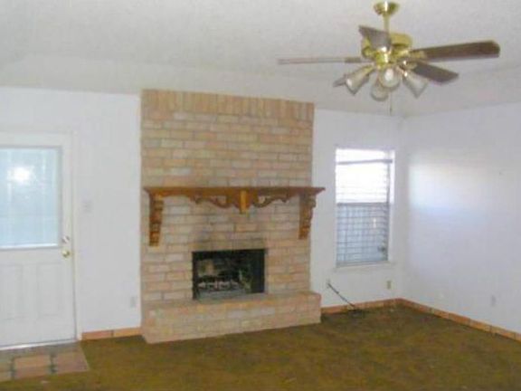 3rd image of 7058 Clubgate Dr