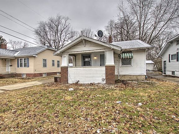 3rd image of 1659 N Maple Ave