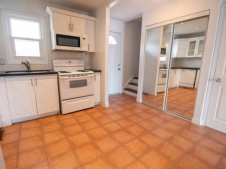 131 Rockwood Ave #33 — Photo 6