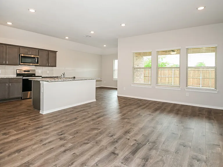 2618 Saldana Dr — Photo 3