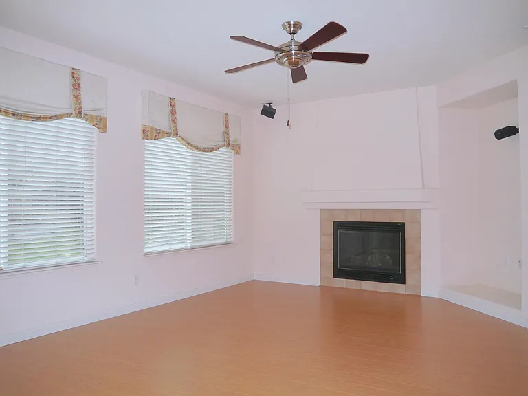 2442 Colby Ct — Photo 4