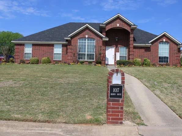 1017 Brown Dr, Wake Village, TX 75501