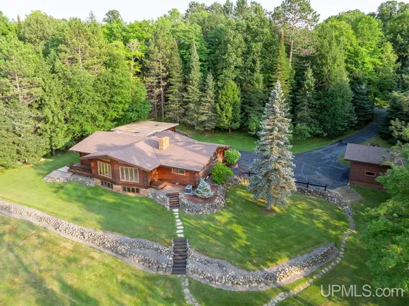 189 E Park Dr, Iron River, MI 49935