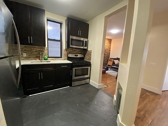 4th image of 243 Hart St APT A1