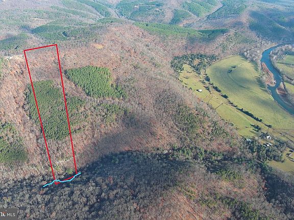3rd image of 139 Bluffs On The Potomac