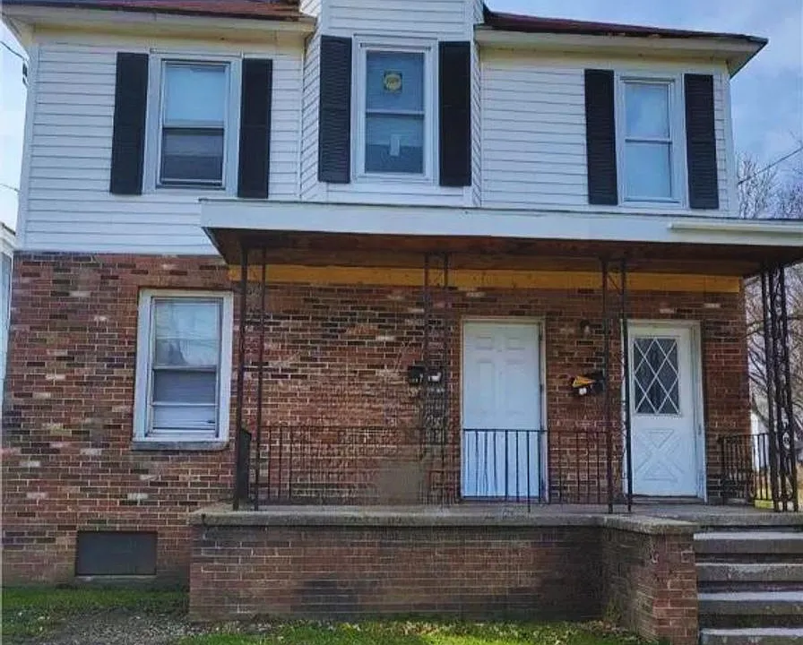 149 River St