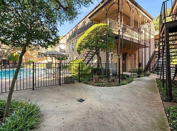 2nd image of 4312 Bellaire Dr S APT 121