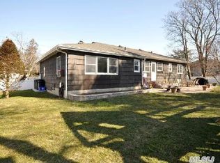 272 Bayard St, Oceanside, NY 11572