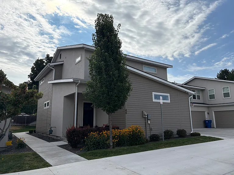 66 E Ranch Dr — Photo 1