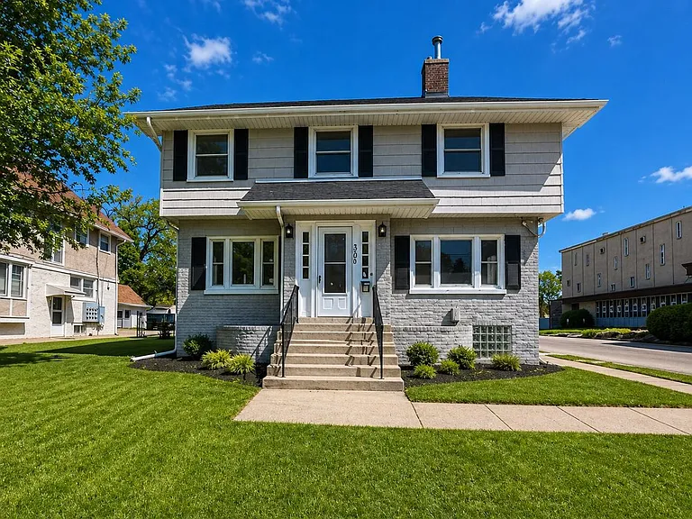 3303 University Ave — Photo 1