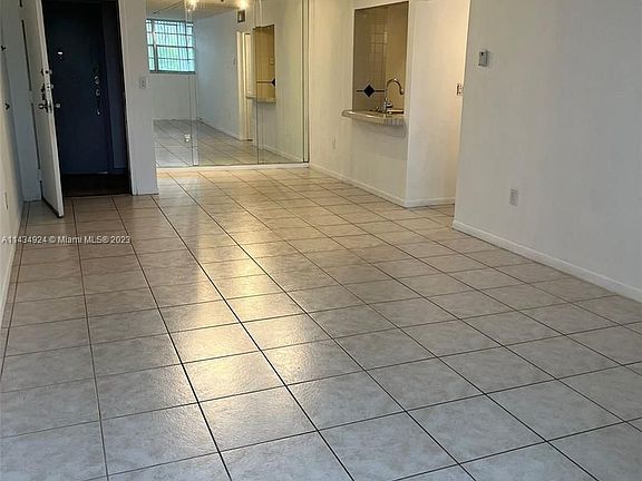 2nd image of 16518 NE 26th Ave APT 402