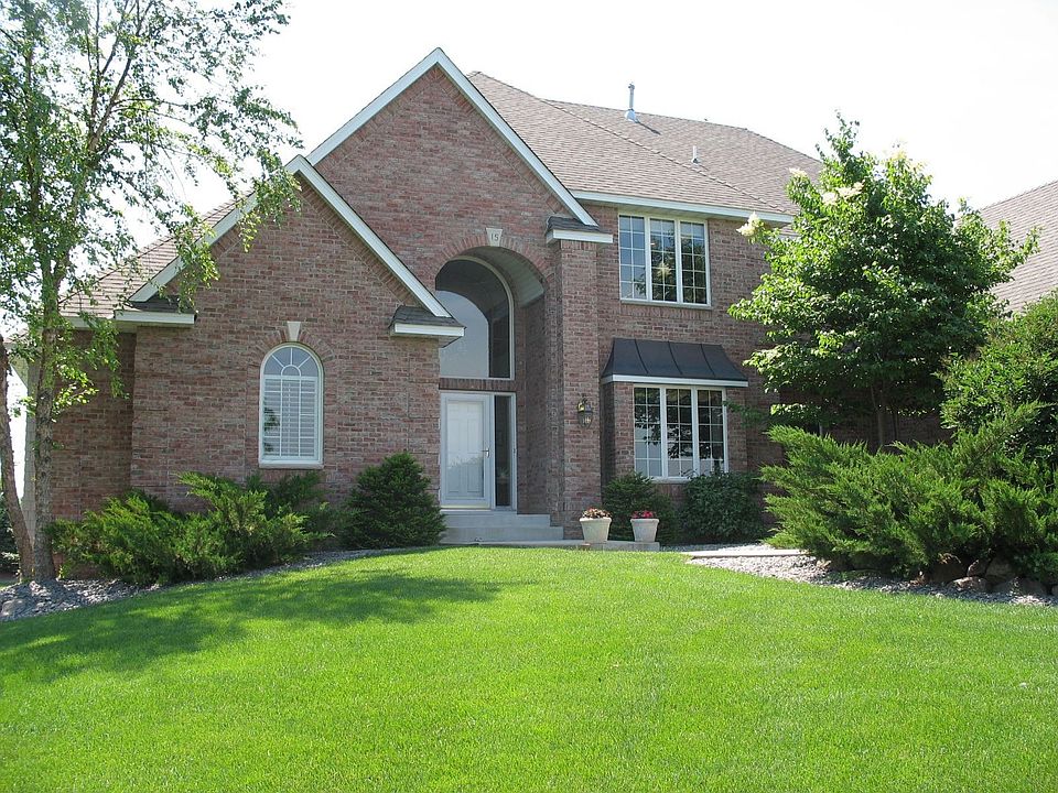 Full Brick Stunning Exectuive 2 story on 3 Acres in Dellwood