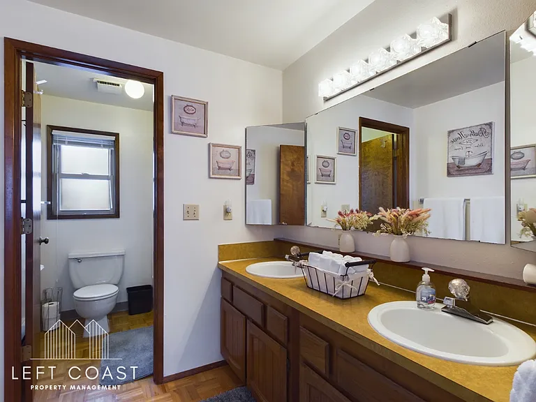 890 SW 7th St — Photo 43