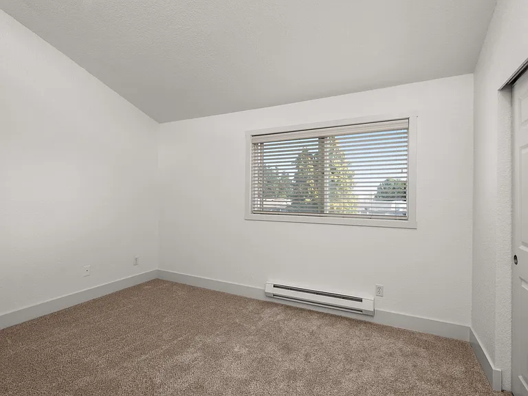 Everett Cove — Photo 21