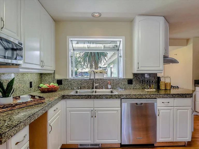 1365 Kimberly Dr — Photo 2