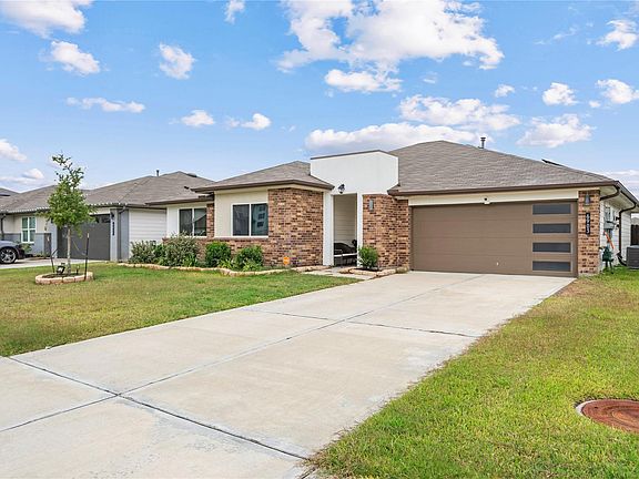 2nd image of 6903 Amber Cliff Ln