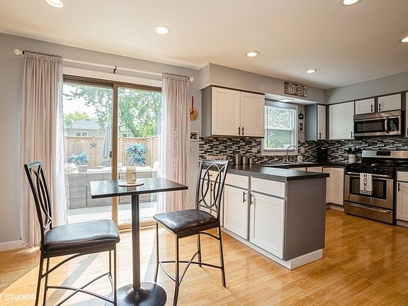 5th image of 55 Wildwood Dr
