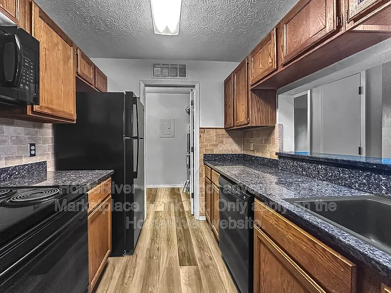 129 Warm Springs Cir — Photo 12