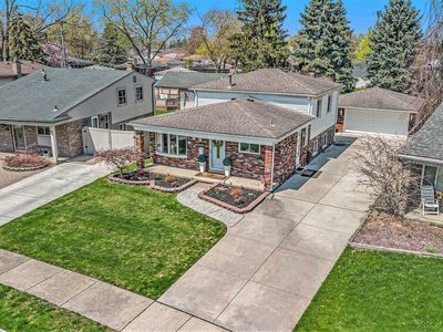 3620 N Shore Dr, Lincoln Park, MI, 48146