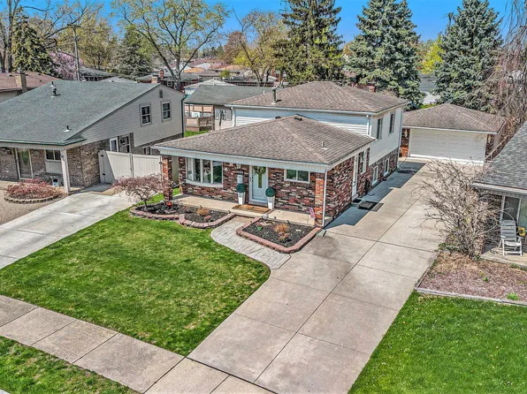 3620 N Shore Dr, Lincoln Park, MI 48146