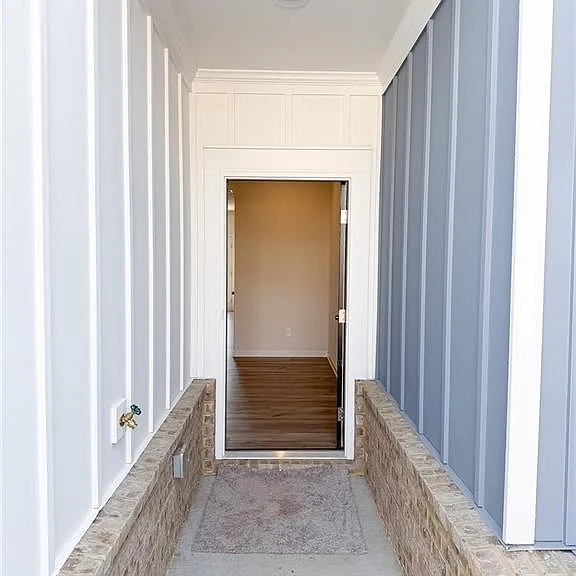 1015 Stiles Ct — Photo 2