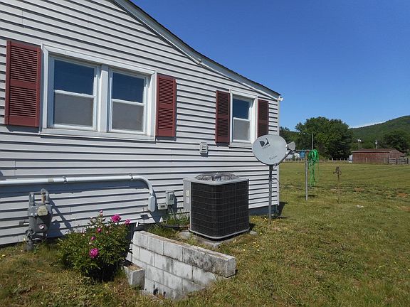 3rd image of 18874 Huckleberry Rd