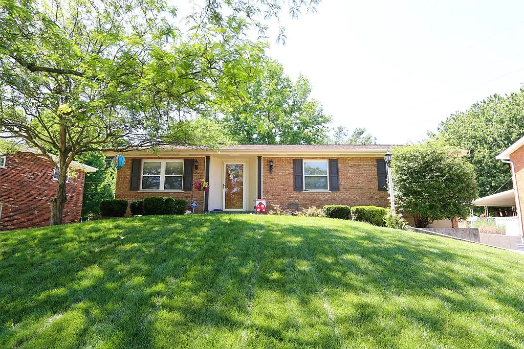746 Meadow Wood Dr photo 1