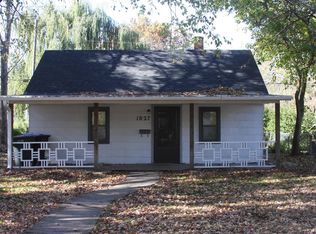 1827 SW Seabrook Ave, Topeka, KS 66604