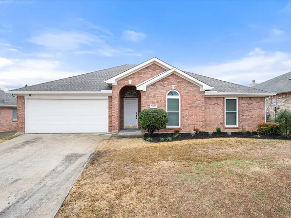 1702 McGarry Ln, Mansfield, TX 76063
