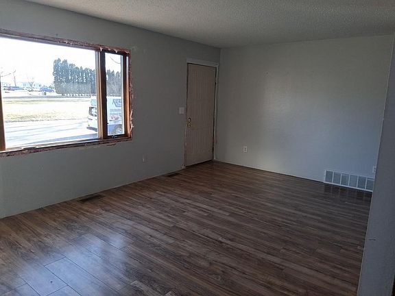 4th image of 803 11 1/2 Ave SE